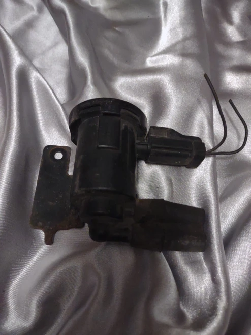 2004 Dodge Caravan Used OEM EVAP Vapor Charcoal Canister