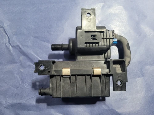 2013-2018 Ford Fusion DG939C138AB 2.0L Hybrid Used OEM EVAP Vapor Charcoal Canister