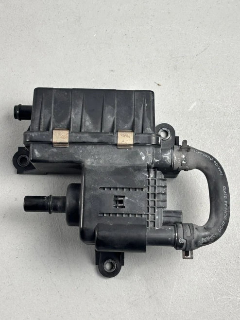 2013-2018 Ford DG939C138AB 2.0L Hybrid Used OEM EVAP Vapor Charcoal Canister