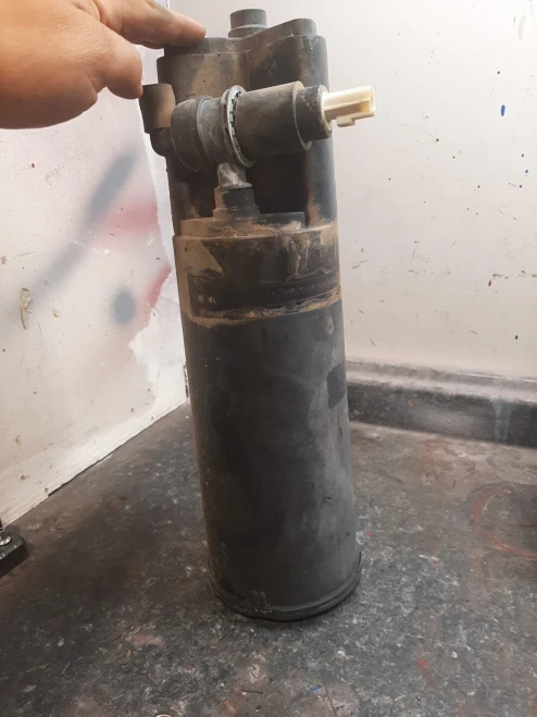 1999-2004 Ford F-350 F75X9D655AB 6.8L Used OEM EVAP Vapor Charcoal Canister
