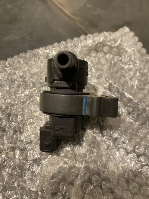 2000-2006 Mercedes-Benz 0004701593 Used OEM EVAP Vapor Charcoal Canister