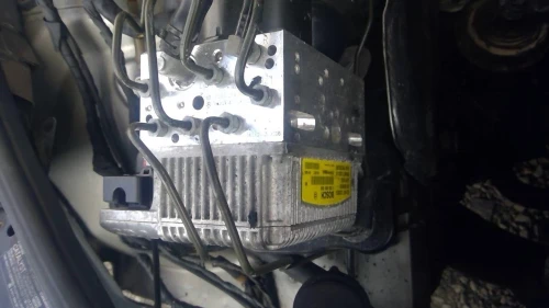 2005 Mercedes-Benz E320 Used OEM EVAP Vapor Charcoal Canister