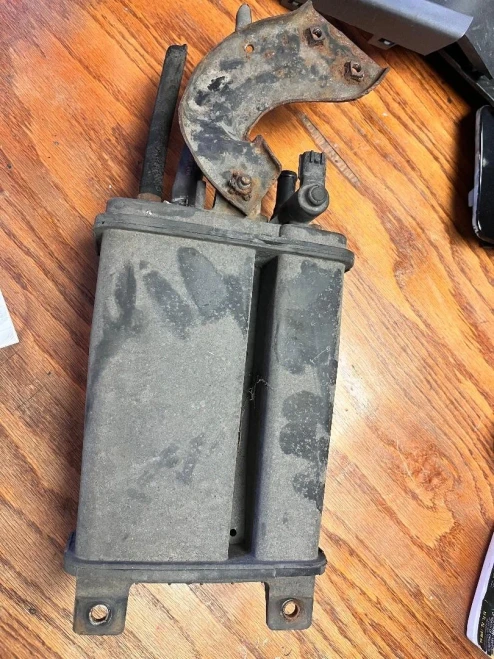 2001-2004 Nissan Frontier Used OEM EVAP Vapor Charcoal Canister