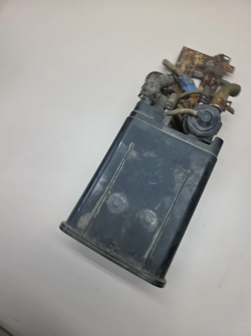 2001-2002 Toyota 4Runner Used OEM EVAP Vapor Charcoal Canister