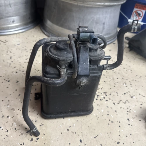 1997-2001 Toyota Camry 7770433032 Used OEM EVAP Vapor Charcoal Canister