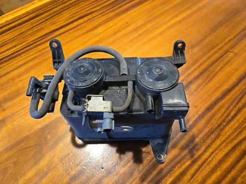 1996-2000 Toyota 4Runner 2.7L/3.4L Used OEM EVAP Vapor Charcoal Canister