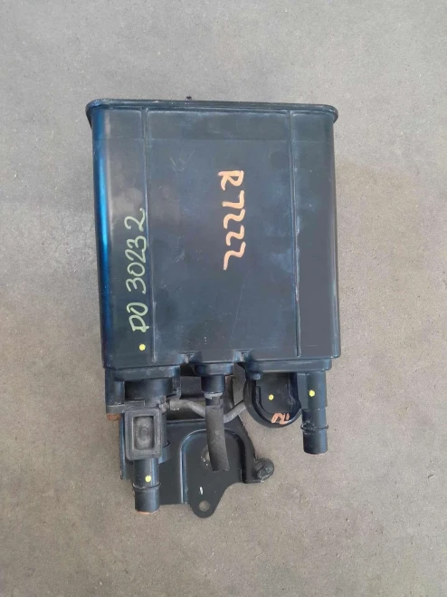 2004-2006 Toyota 7774033150 Used OEM EVAP Vapor Charcoal Canister