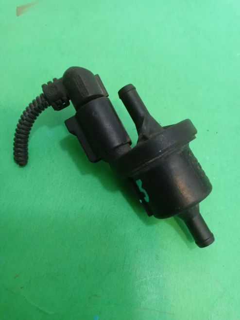 Volkswagen Golf Used OEM EVAP Vapor Charcoal Canister