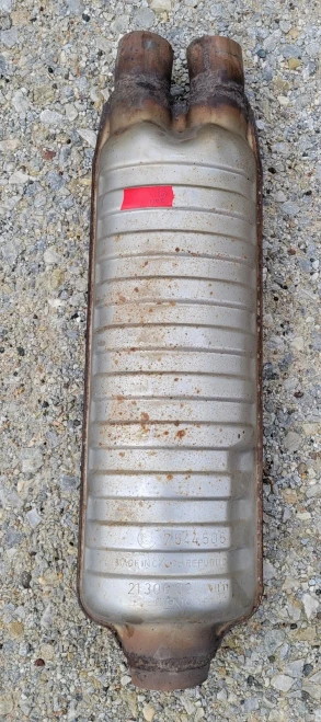 2005-2014 BMW 3 Series Center Used OEM Exhaust Muffler
