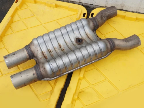 2009-2012 BMW 5 Series Center Used OEM Exhaust Muffler