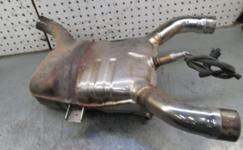 2001-2005 BMW 18127673648 Front Used OEM Exhaust Muffler