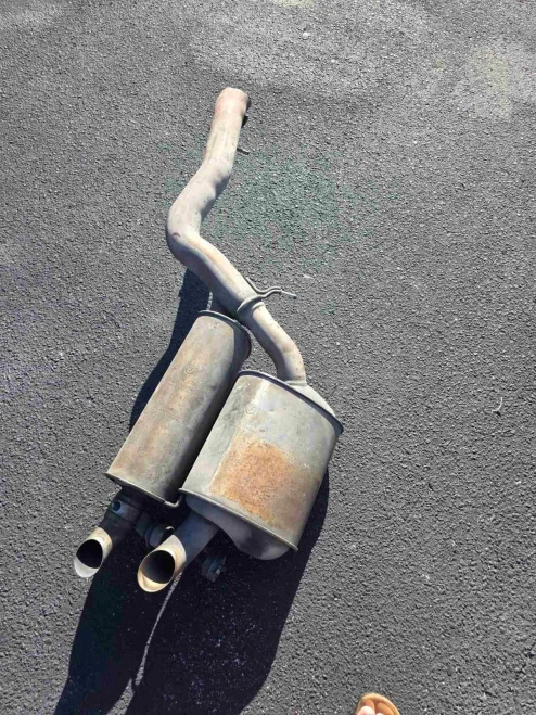 2008 BMW 18407540644 Left & Right Used OEM Exhaust Muffler