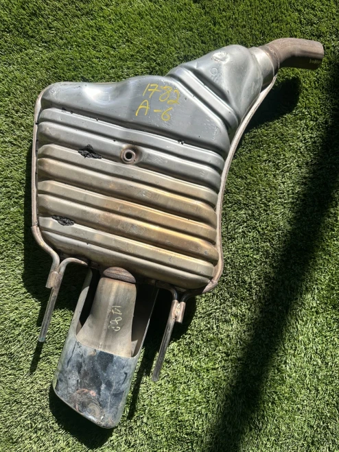 2007-2010 Mercedes-Benz Left/Driver Used OEM Exhaust Muffler