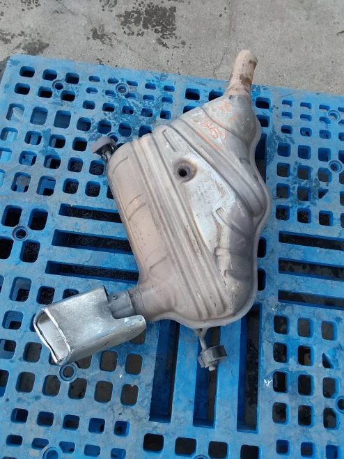 2003-2006 Mercedes-Benz E-Class 2114910901 Right/Passenger Rear Used OEM Exhaust Muffler