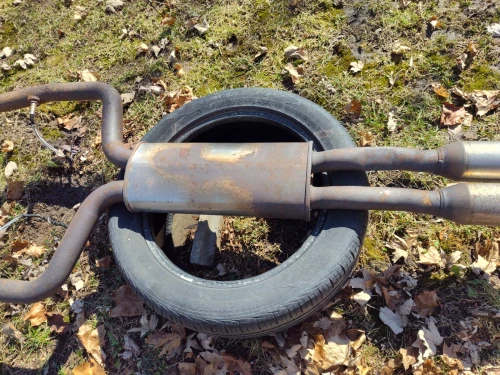 Pontiac G8 92226859 Center Used OEM Exhaust Muffler