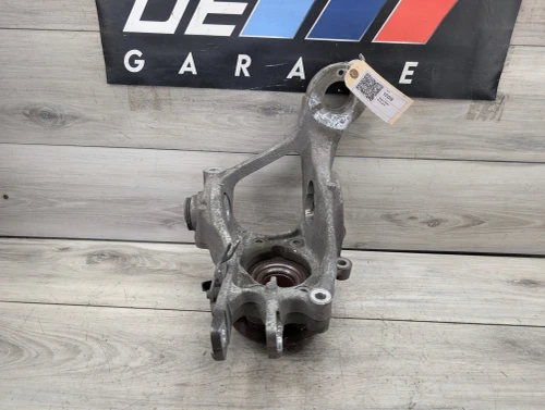 2009-2017 Audi Q5 8R0505432F Rear Right/Passenger With Bearing Used OEM Steering Knuckle Spindle