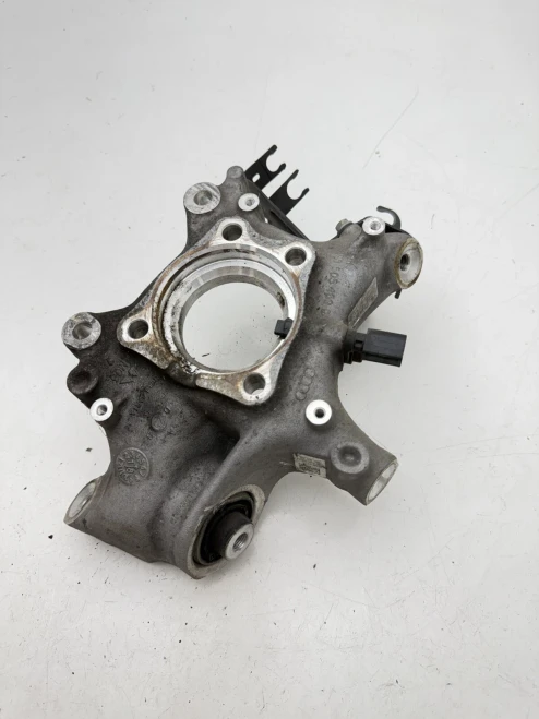2017-2020 Audi A4 8W0505435AA Rear Left/Driver With Hub Used OEM Steering Knuckle Spindle