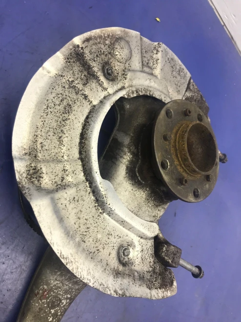2012-2016 BMW M5 31212284054 Front Right/Passenger Used OEM Steering Knuckle Spindle