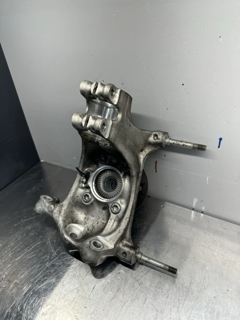 2021-2025 BMW M3 Front Right/Passenger AWD Used OEM Steering Knuckle Spindle