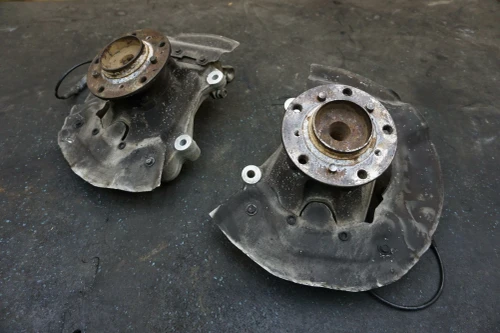 2006 BMW M6 31212282889 Front Left & Right Used OEM Steering Knuckle Spindle