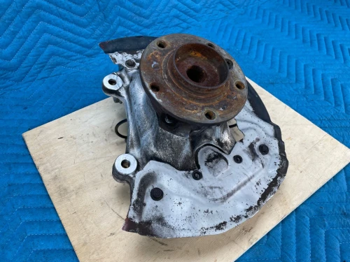 2004-2010 BMW 650i Front Right/Passenger With Hub Used OEM Steering Knuckle Spindle