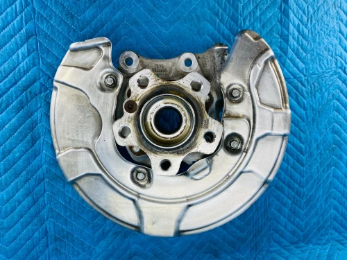BMW 33306865661 Rear Left/Driver With Hub Used OEM Steering Knuckle Spindle