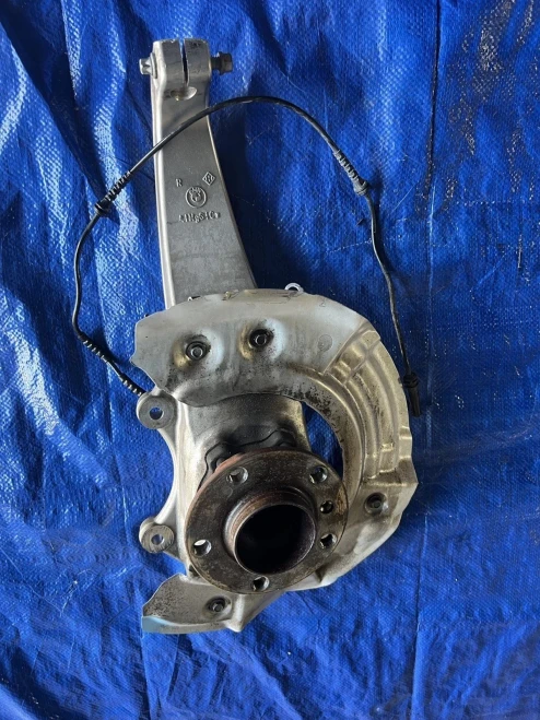 2011-2016 BMW 550i 31216775770 Front Right/Passenger Used OEM Steering Knuckle Spindle