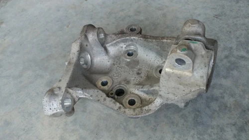 2004-2009 BMW 325i 31216764443 Used OEM Steering Knuckle Spindle