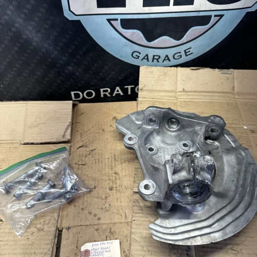 BMW 31216793924 Front Right/Passenger Used OEM Steering Knuckle Spindle