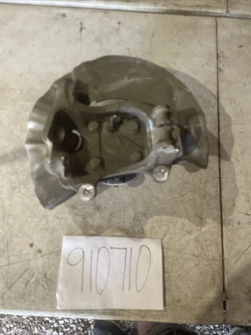 2004-2008 BMW 528i Front Right/Passenger With Hub Used OEM Steering Knuckle Spindle