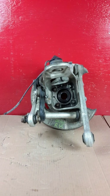 2008-2019 BMW X6 33326879102 Rear Right/Passenger With Hub Used OEM Steering Knuckle Spindle