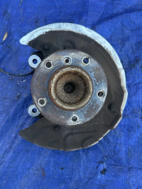 2007-2013 BMW 128i Front Right/Passenger With Hub Used OEM Steering Knuckle Spindle