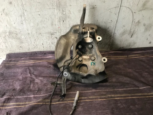 2006 BMW M6 Front Right/Passenger With Hub Used OEM Steering Knuckle Spindle