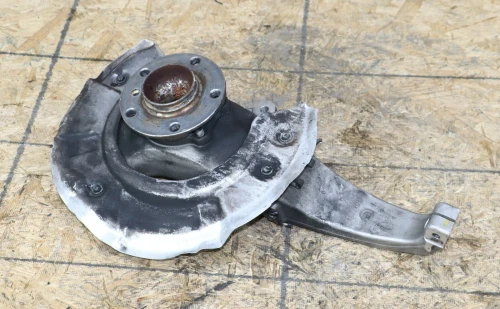 BMW 5 Series Front Right/Passenger With Hub Used OEM Steering Knuckle Spindle