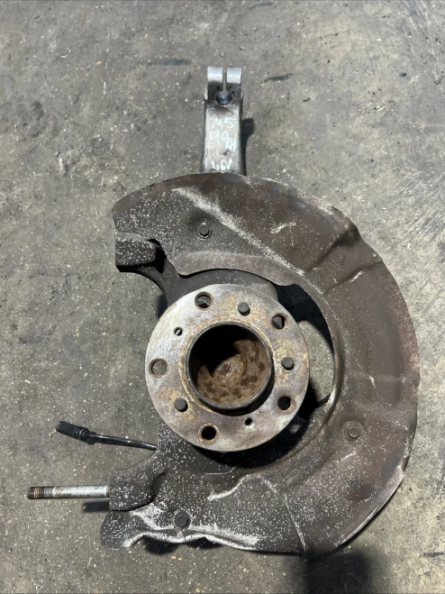 2013 BMW 5 Series Front Right/Passenger With Hub Used OEM Steering Knuckle Spindle