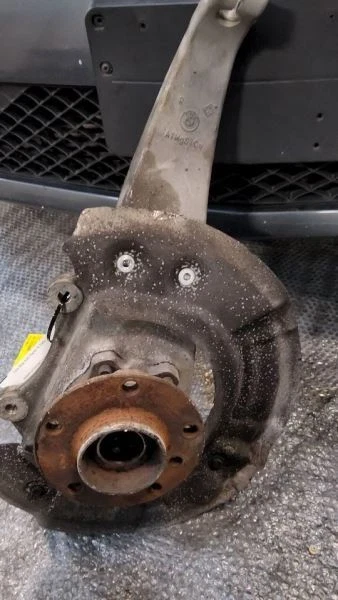 BMW 535i Front Right/Passenger With Hub Used OEM Steering Knuckle Spindle