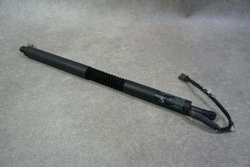 BMW 3 Series 512472989 Left/Driver Used OEM Steering Knuckle Spindle