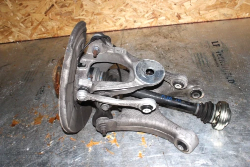 2010-2013 BMW Rear Right/Passenger With Hub Used OEM Steering Knuckle Spindle