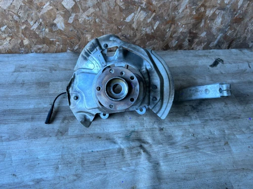 2015-2018 BMW X5 Front Left/Driver With Hub Used OEM Steering Knuckle Spindle