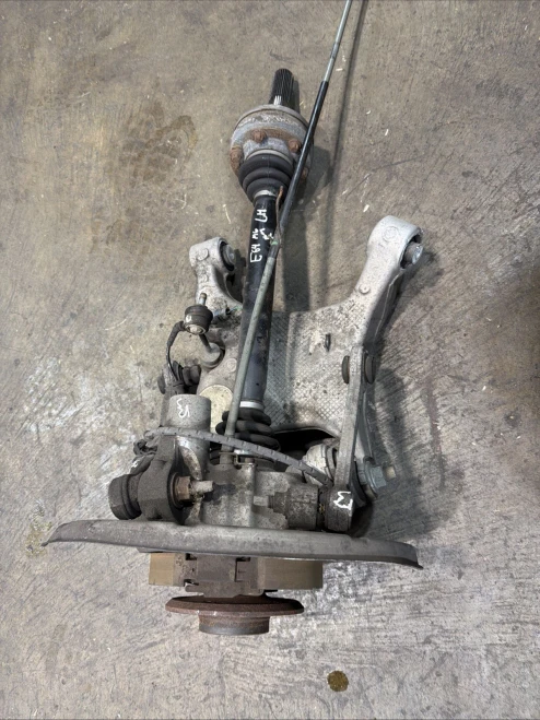 2006-2010 BMW 6 Series Rear Left/Driver With Hub Used OEM Steering Knuckle Spindle