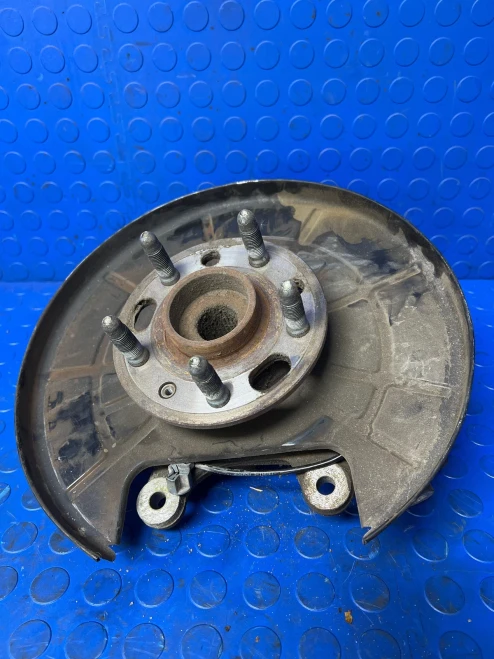2010-2014 Buick LaCrosse 13237936 Rear Right/Passenger With Hub Used OEM Steering Knuckle Spindle