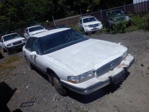 1991-1993 Buick Park Avenue 33318962 Front Right/Passenger Used OEM Steering Knuckle Spindle