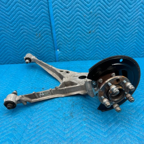 1998-2004 Cadillac Seville 25642576 Rear Left/Driver With Hub Used OEM Steering Knuckle Spindle