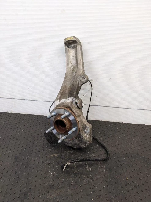 2008-2015 Cadillac CTS 1185298 Front Left/Driver Used OEM Steering Knuckle Spindle