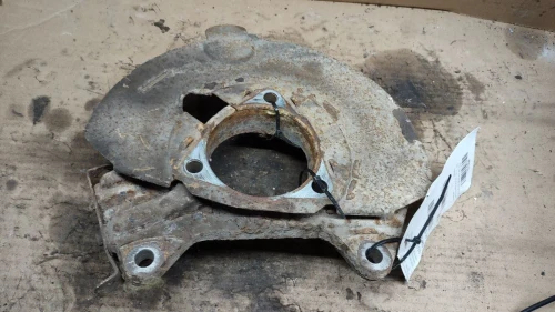 2007-2014 Cadillac Escalade 2739566 Front Right/Passenger Used OEM Steering Knuckle Spindle