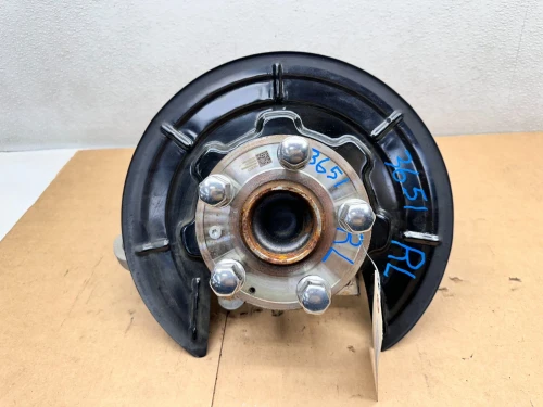 2019-2025 Cadillac XT4 Rear Left/Driver With Hub Used OEM Steering Knuckle Spindle