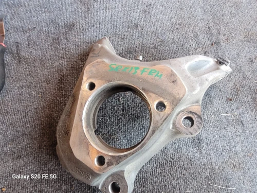 2010-2016 Cadillac SRX 22861295 Front Right/Passenger With Hub Used OEM Steering Knuckle Spindle