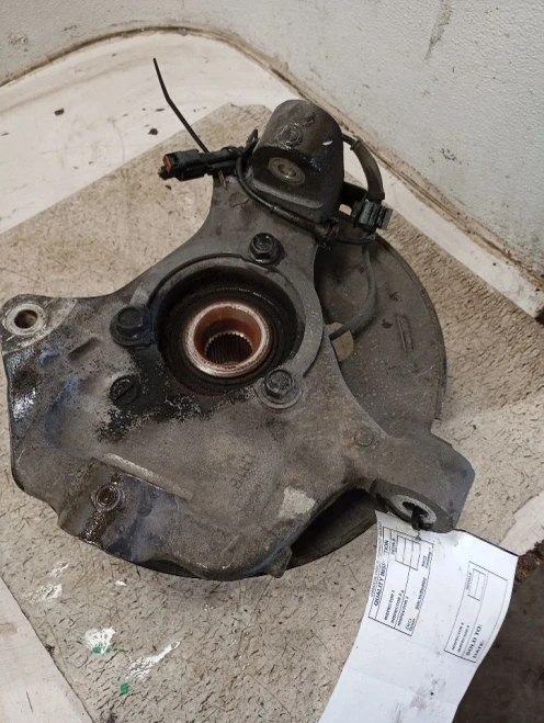 2015-2020 Cadillac Escalade 4096175 Front Left/Driver Used OEM Steering Knuckle Spindle