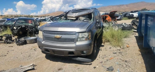 2007-2014 Cadillac Escalade 30662833 Front Right/Passenger Used OEM Steering Knuckle Spindle