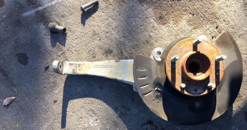 2005-2007 Cadillac STS Front Right/Passenger With Hub With Bearing Used OEM Steering Knuckle Spindle